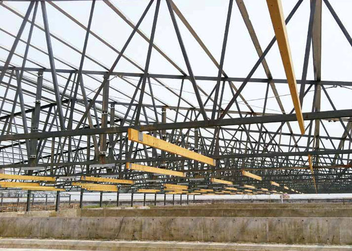 What are the precautions to be taken in the design of steel structure factory buildings?